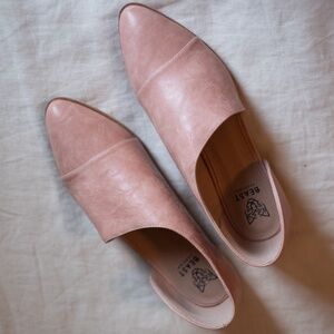 Blush cutout flats